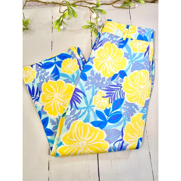 Lilly Pulitzer Pants - Lilly Pulitzer Capri Floral Pants (Sz 6)